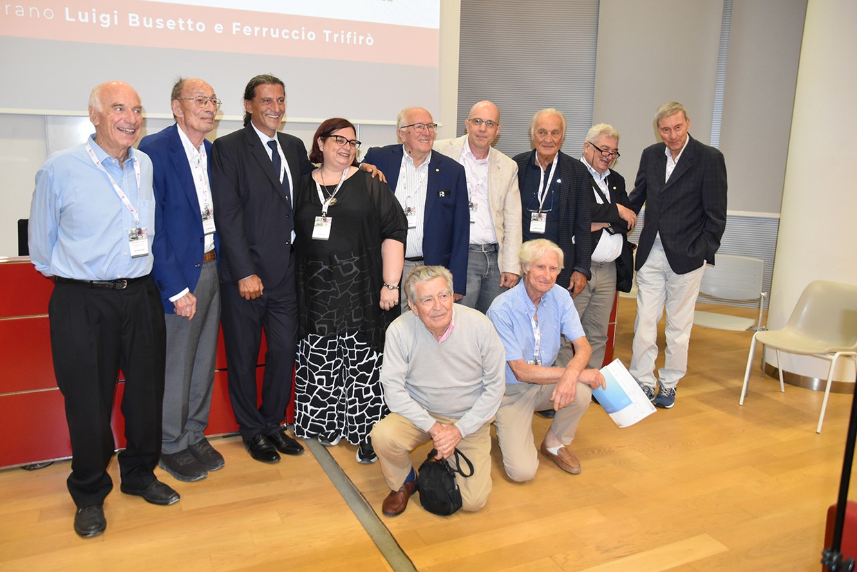 Foto di gruppo che ritrae alcuni docenti del dipartimento alla reunion alumni CHIMIND 2025: Palazzi, Longoni, Giorgini, Mazzoni, Busetto, Mazzanti, Galloni, Zannoni, Ricci, Rosini e Di Lonardo.